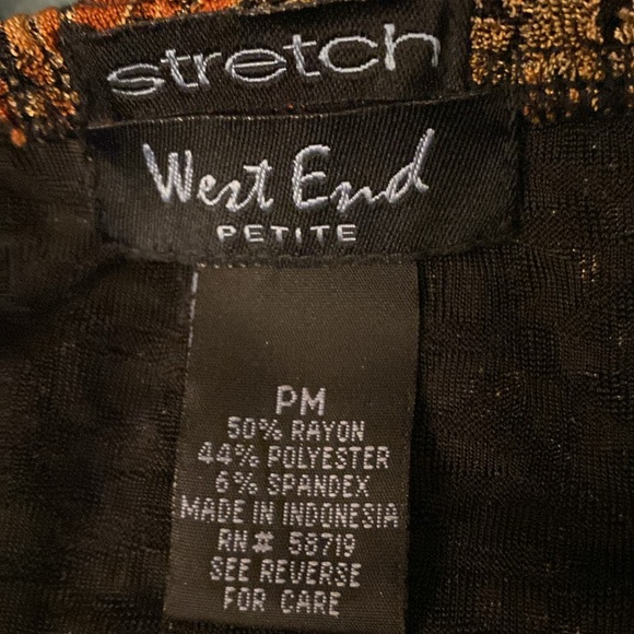 Woman’s skirt, size Petite Medium, brown and gold print, rayon and polyester - Picture 2 of 2